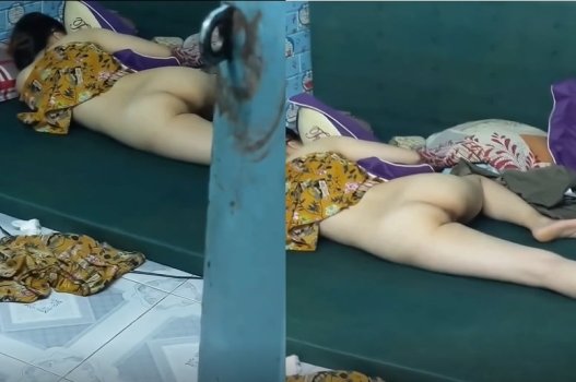 Âm mưu đâm sau lưng em gái không đội quần